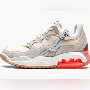 Jordan’s MA2 Women’s 7.5 WITH BOX